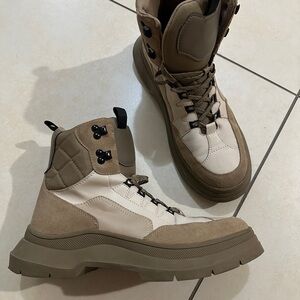 Stylish Women's Tan and Cream Hiking Boots